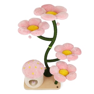 Puede incluir: Un caprichoso &aacute;rbol para gatos dise&ntilde;ado como una flor con p&eacute;talos rosas y centros amarillos. El tallo verde sostiene las plataformas en forma de flor, y un escondite en forma de hongo se encuentra sobre una base de madera. Incluye un pomp&oacute;n colgante.