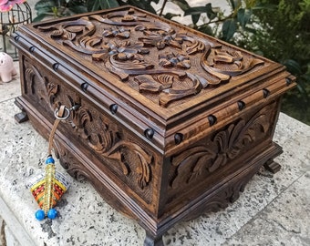 Personalized Wooden chest, large wood box, large treasure chest, jewelry box, Walnut large locking jewlery box