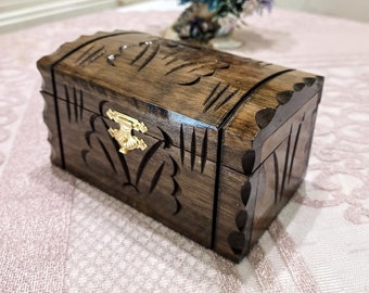 wooden jewlery box / handmade treasure box / small chest / wood keepsake box, walnut box