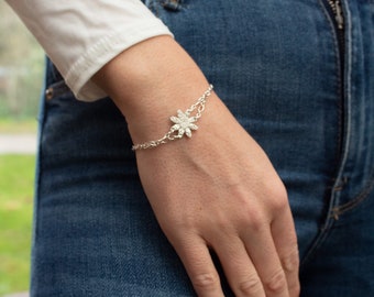 Daisy Sterling silver flower bracelet, Floral handmade jewellery, Beautiful flower bracelet gift for wife or gift for a loved one,