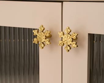Brass Snowflake Knobs,Cabinet Pulls,Solid Snowflake Pulls,Dresser Knob,Furniture Hardware,Nursery Knob,Drawer Knobs,Christmas Decoration