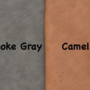 Op de afbeelding: Een kleurenpalet met stofstalen in verschillende tinten. Kleuren zijn Gray Mist, Teal, Smoke Gray, Camel, Berry en Lavender. Elke staal heeft de kleurnaam in het zwart gedrukt.