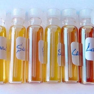 3ml Samples of pure undiluted agarwood oud oil (6X0.5m)
