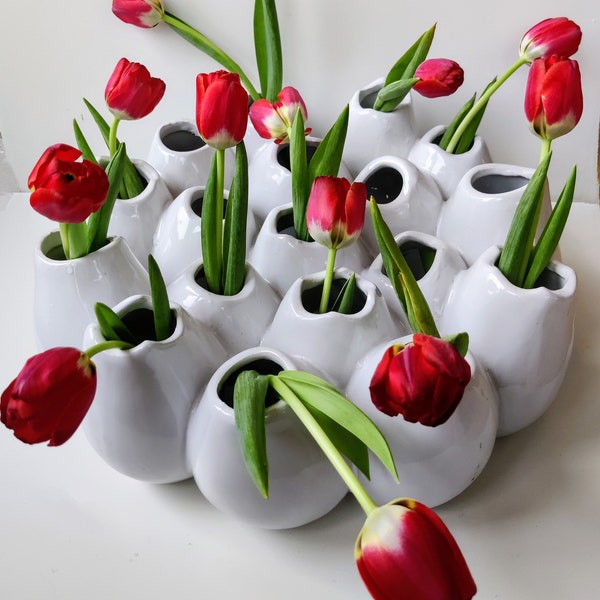 Gorgeous white coral vase - XXL tulip vase modern art - Grand exclusive sculpture flower vase 18 flowers - Dutch Designer Romi Amsterdam