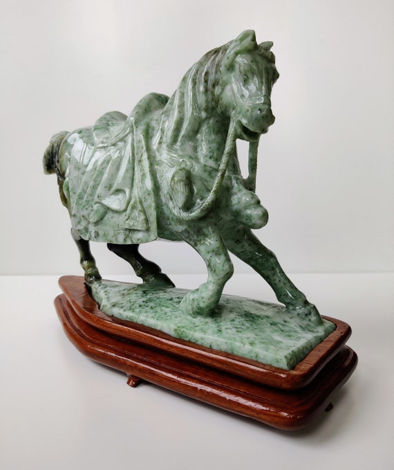 Chinese War Horse sculpture - jade stone - early 20th century - Chinese antique statue Asian - wooden base - exclusive Chinese art