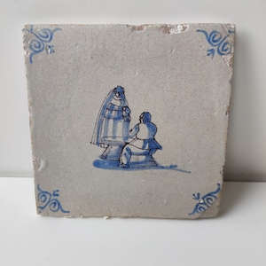 Antique Dutch tile with oxhead corner - Dutch blue and white Holland ca 17th century circa 1650 - souvenir rare! Paarse trek - baby babtise