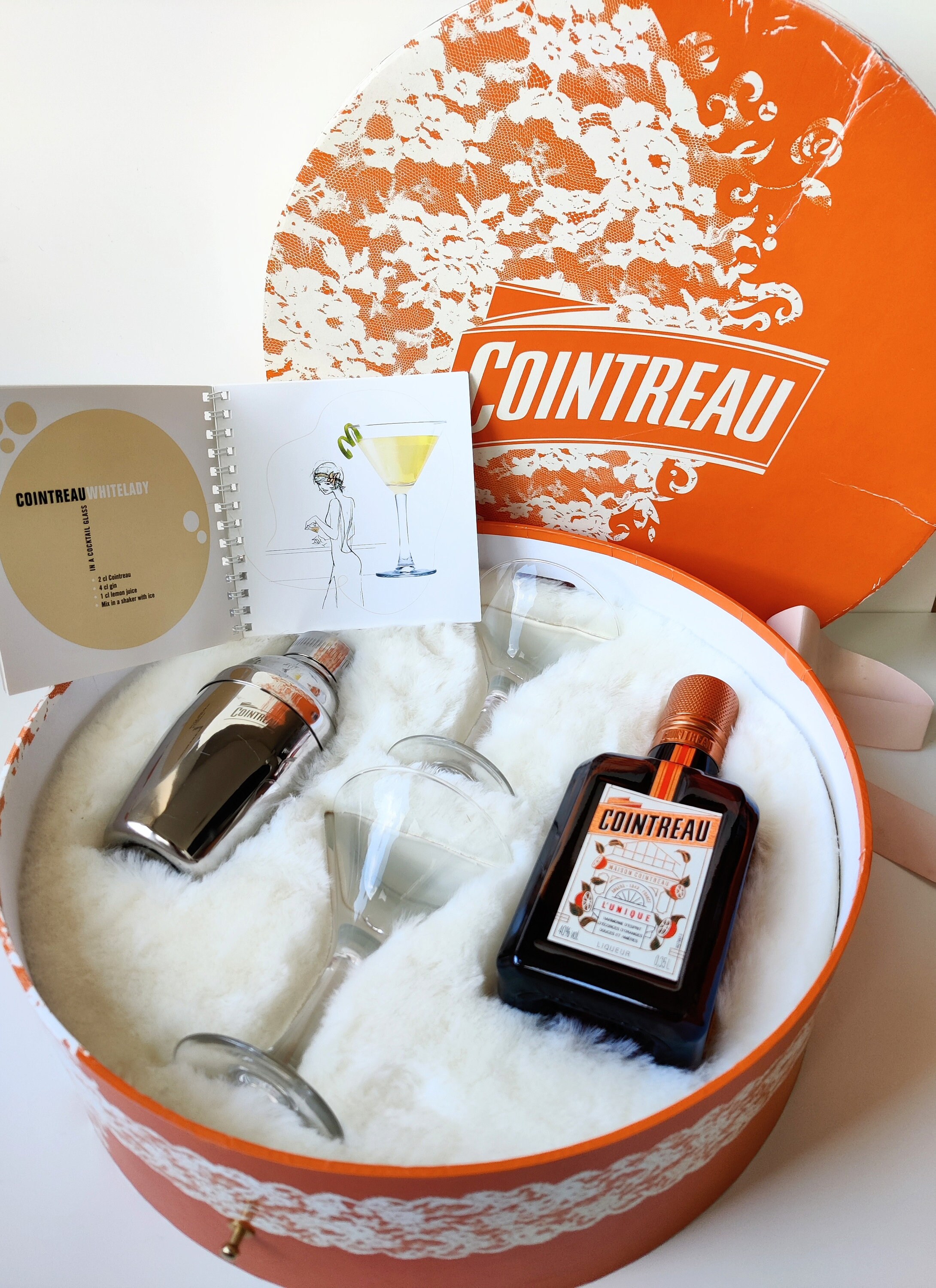 COINTREAU カクテルピンバッジセット Cointreau Cocktail Twists in a