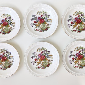 Paragon Three of Kashmir- six pastry plates - Vintage English bone china Majesty the Queen - gebaksbordjes 6 p butter plates pin dishes