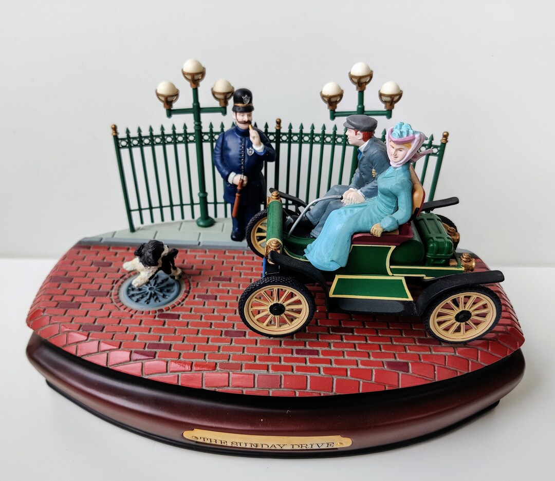 Enesco Music Box Vintage the Sunday Drive East Side, West Side