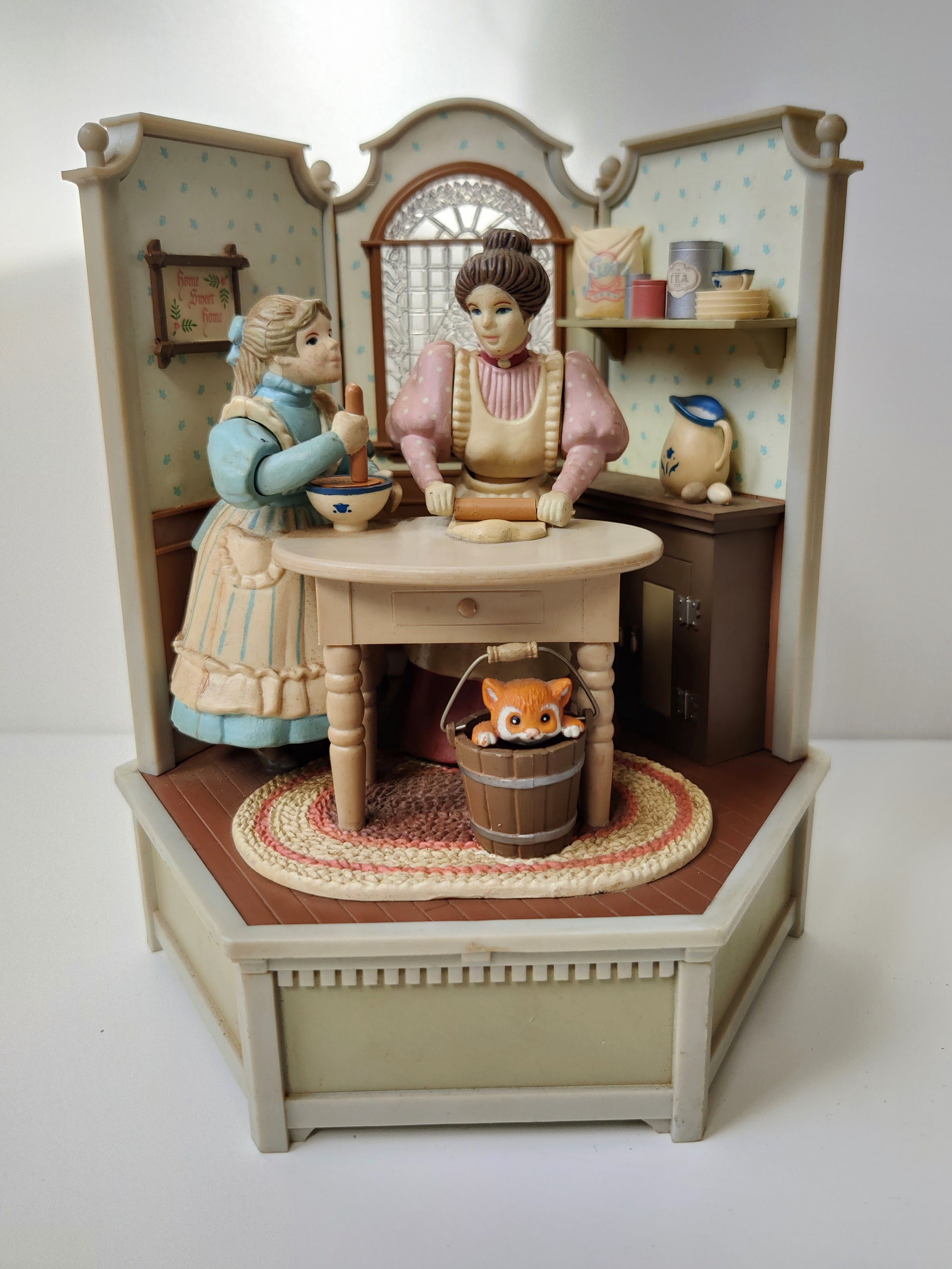 Enesco Vintage Music Box - Kooklessen - Au Clair De La Lune