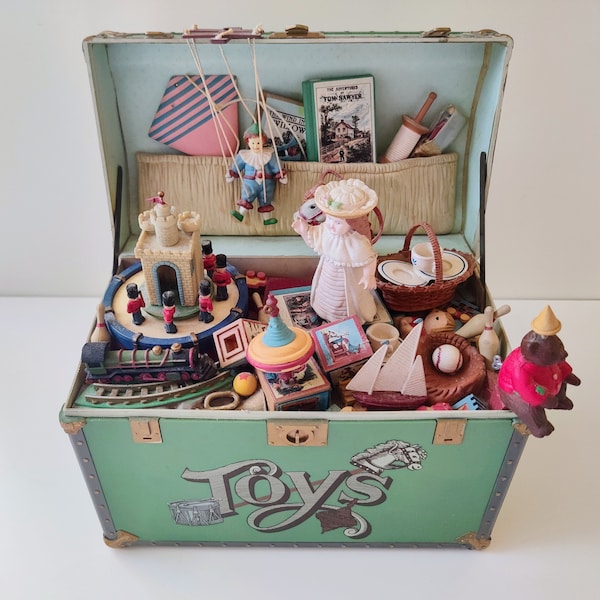 Enesco Vintage Music Box - Toy chest - Toy Symphony - musical wind up - small world of music multi action musical 1986