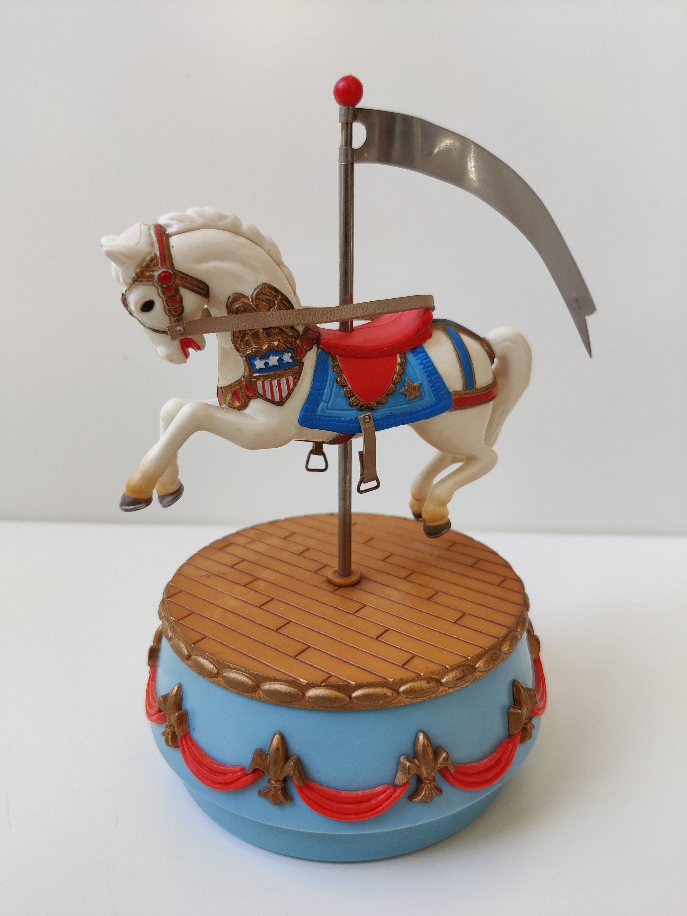 Buy Enesco Vintage Music Box- Wind-up Musicbox -victory - Macau