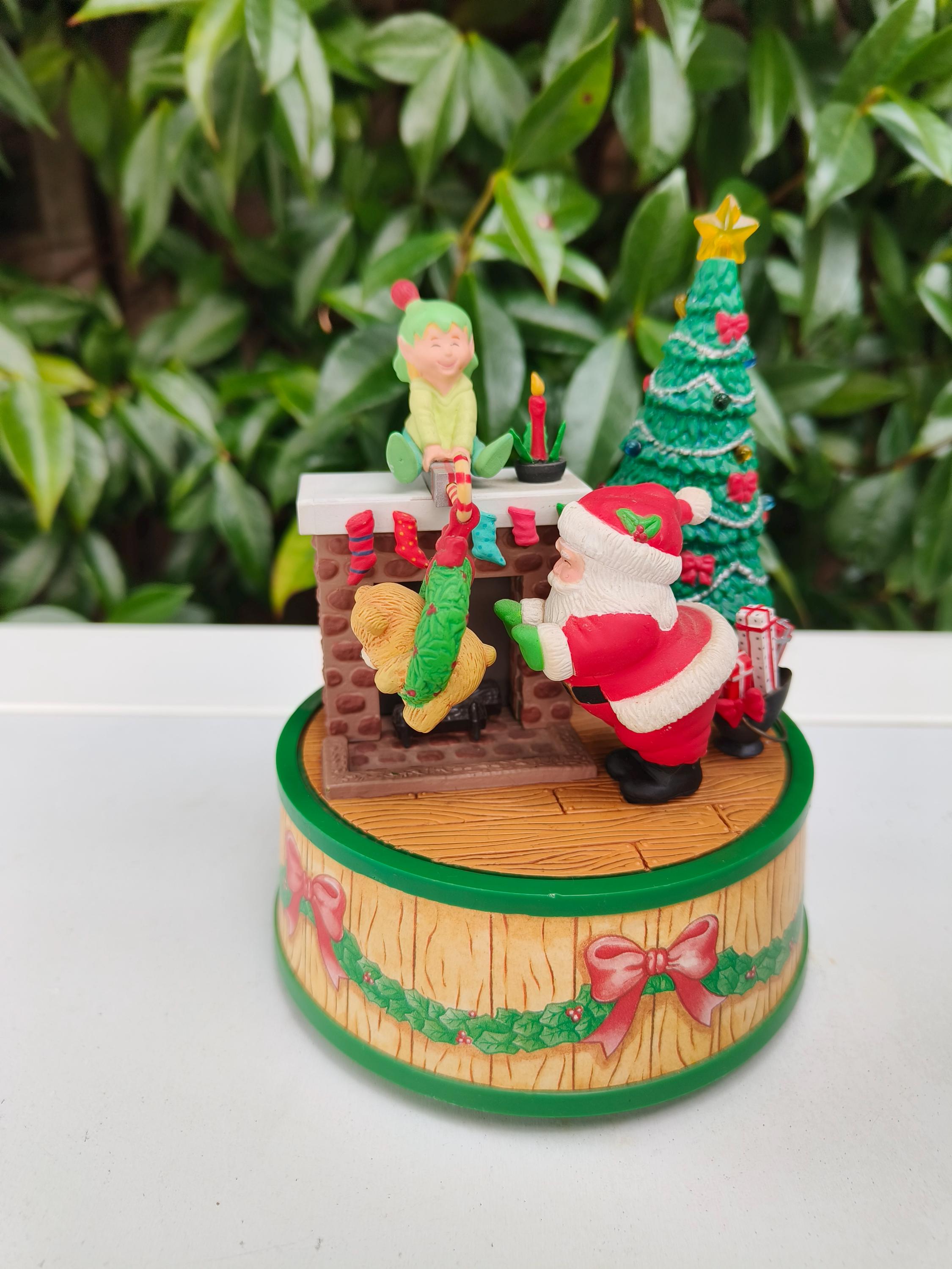 Vintage Enesco 1990 Christmas Music Box – Santa Decorating the
