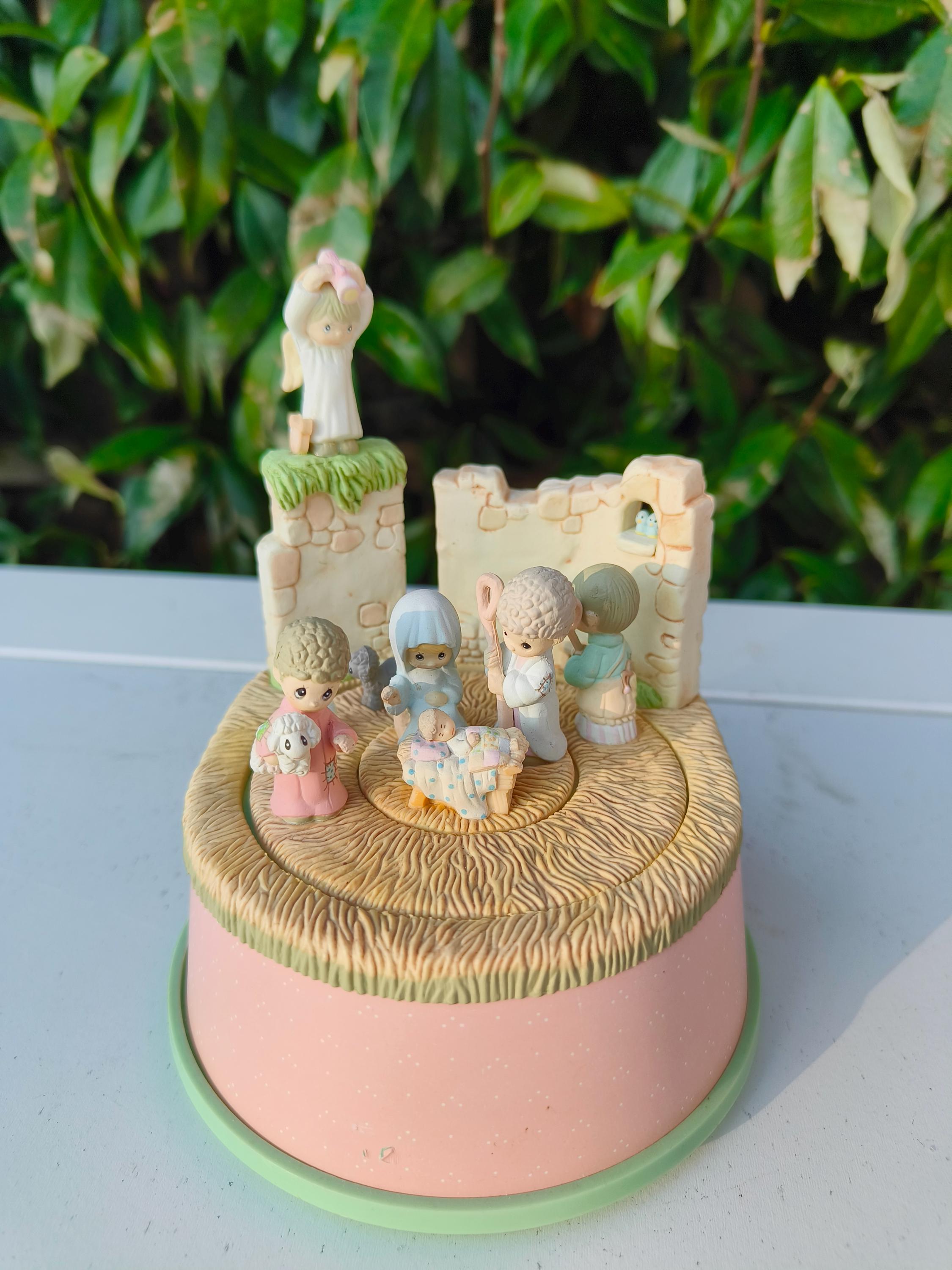 Enesco Vintage 1989 Precious Moments Nativity Music Box – "ome Let Us Adore Him – O Come All Ye Faithful – Christian Christmas Collectible