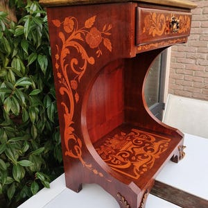 Exclusive refined Italian side table / hall table - Late Victorian - wooden inley intarsia cabinet with cupboard
