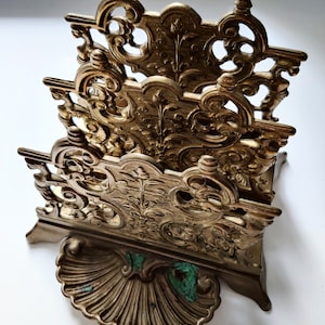 Antique highly decorated letter holder - Koperlegering / gegoten messing - 19e eeuw Frankrijk - Victorian French antique desk equipment