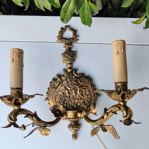French Antique Wall Light – Gold Rocaille Design with Oak Leaves – Empire Style, Majestic Versailles Paris Apartment