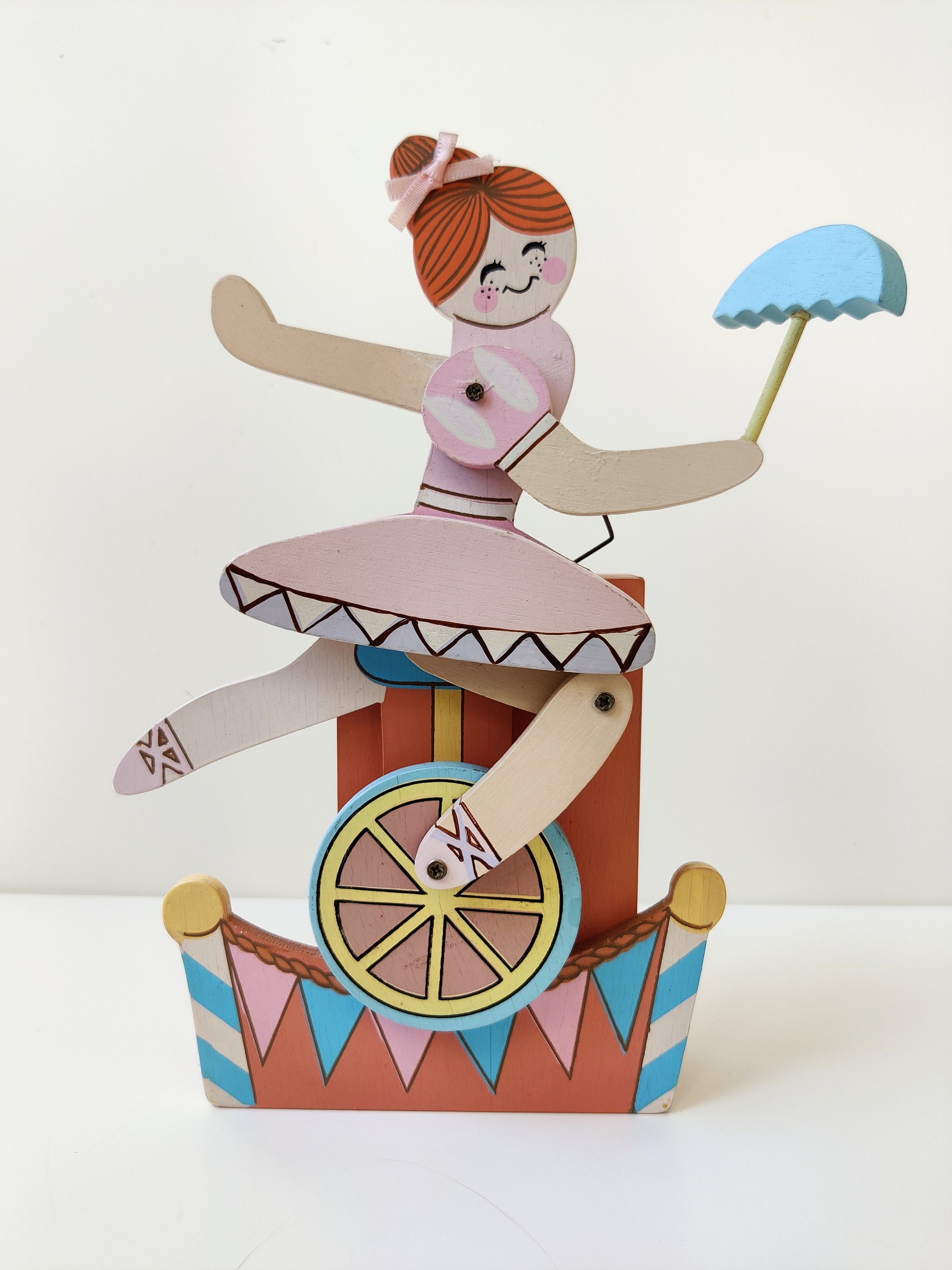 Enesco Vintage Wooden Music Box - Zip-a-dee-doo-dah Enesco Vintage Wooden Music Box - Zip-a-dee-doo-dah