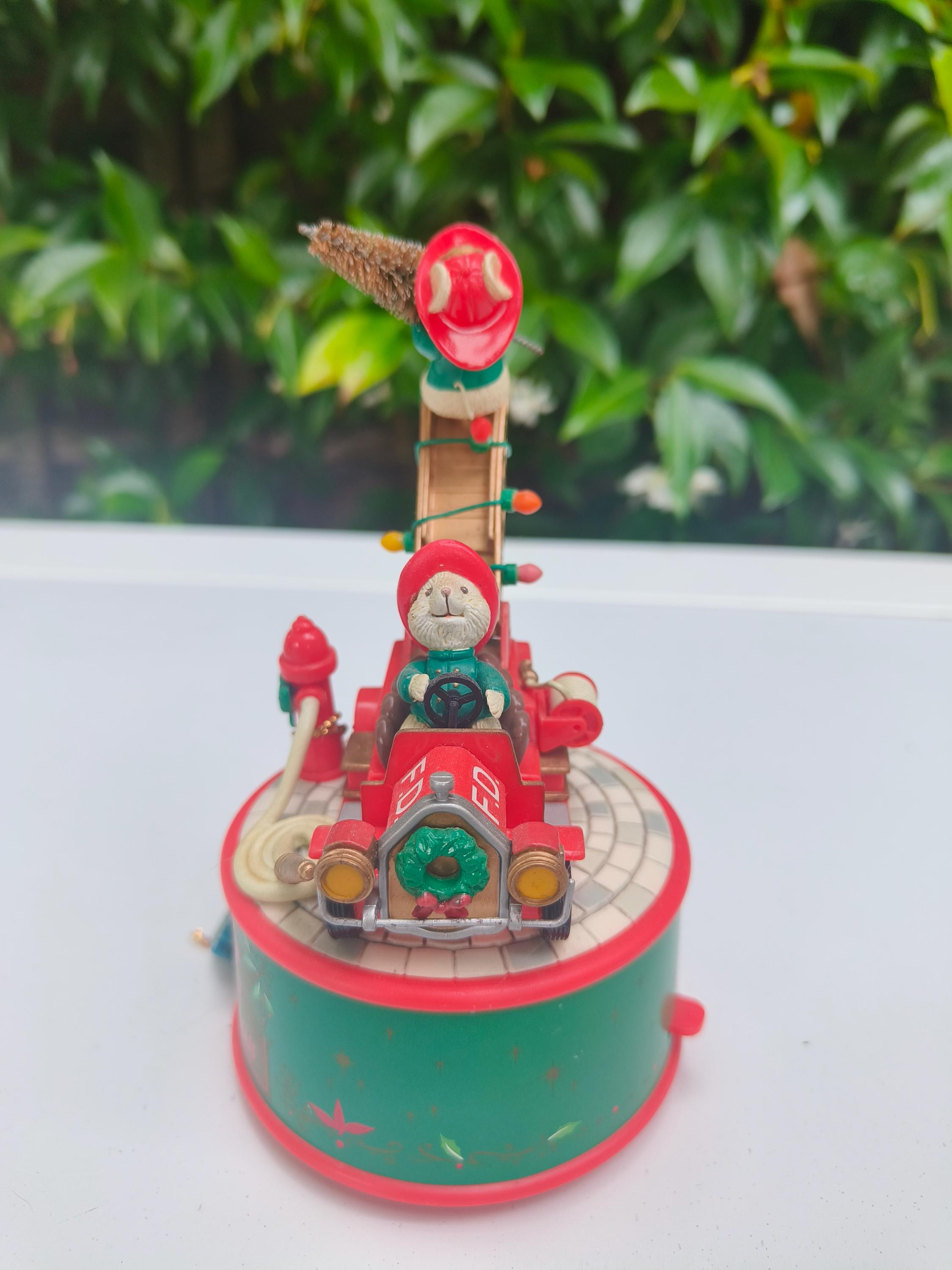 Enesco Music Box - Mice Vintage Wind up Musicbox - Fire Department
