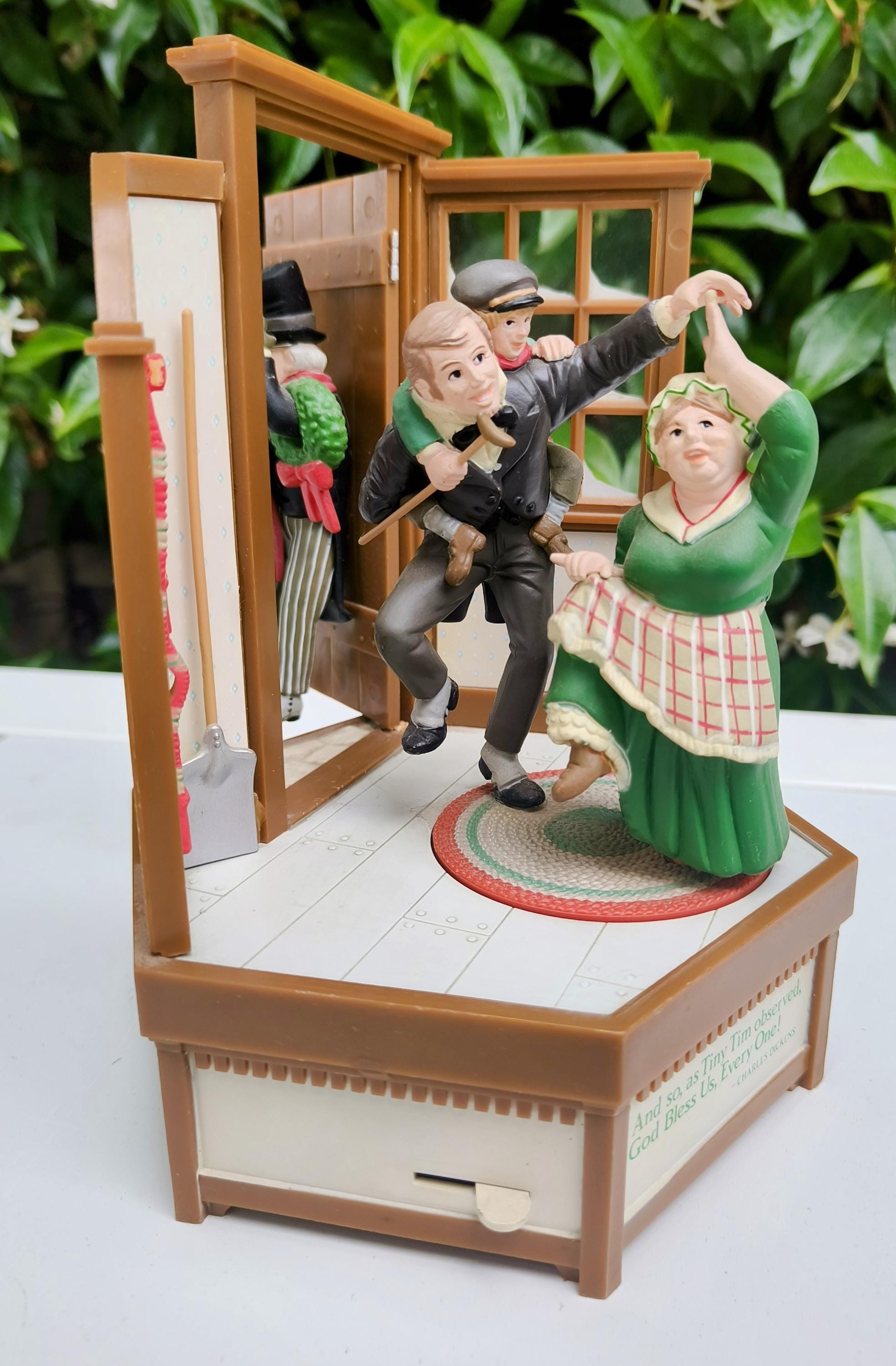 Enesco Vintage Music Box Multi Action - Wind-up Musicbox