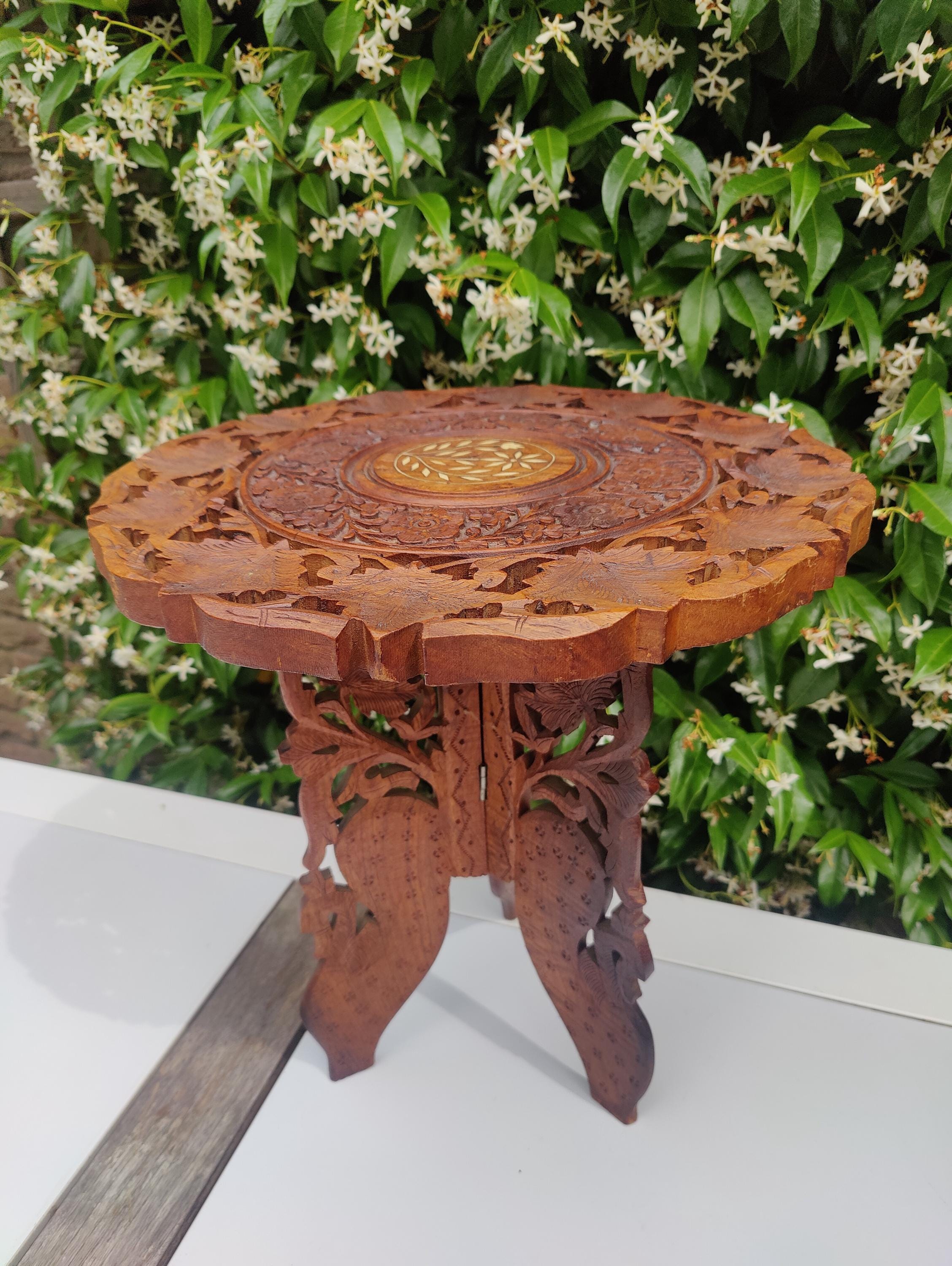 Table D'appoint Ronde En Teck Sculpté – Style Asiatique Chine – Finition Laquée – NEUVE