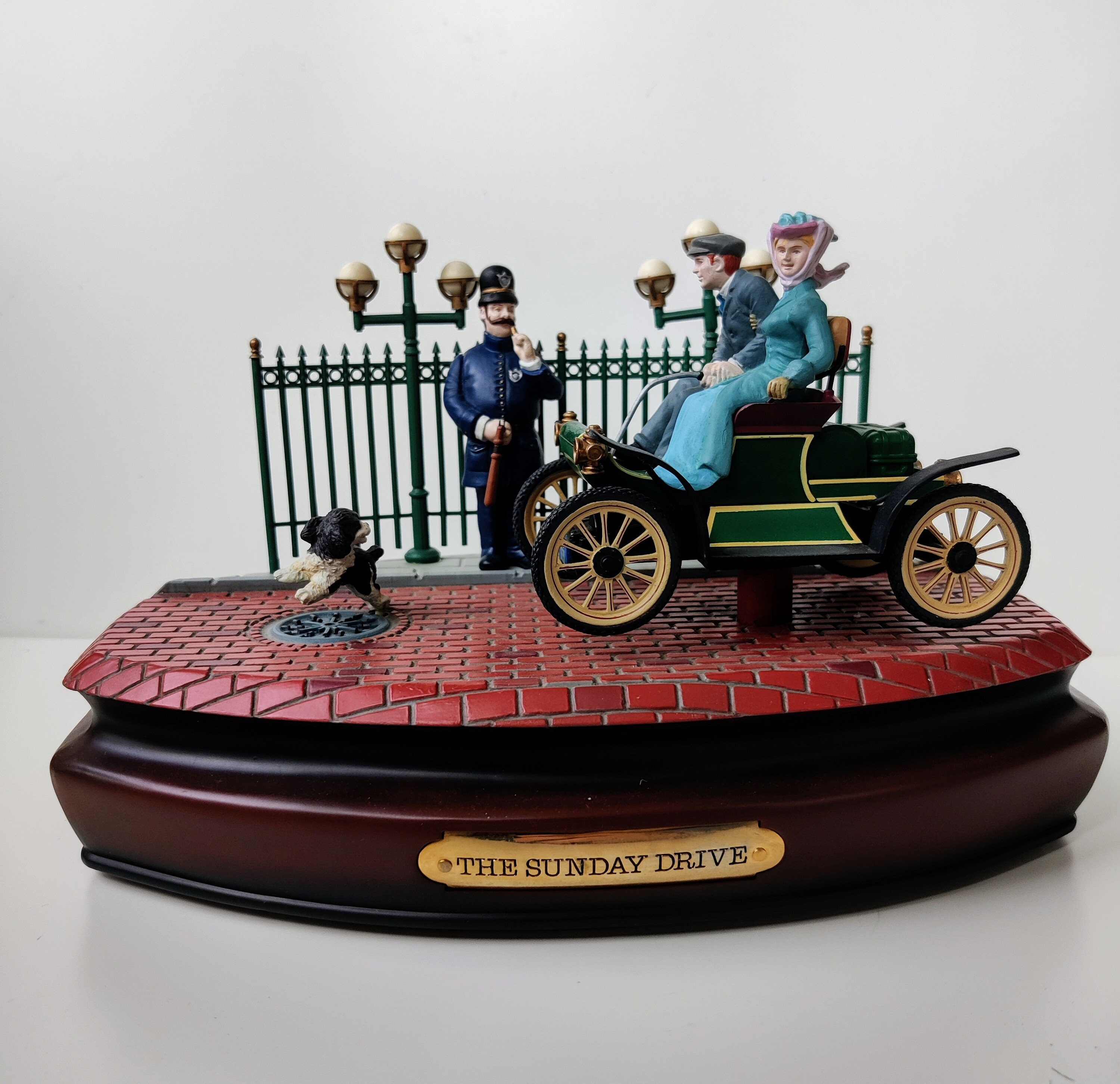 Enesco Music Box Vintage - the Sunday Drive - East Side