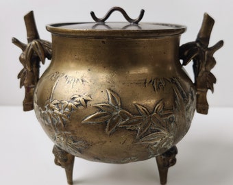 Antique bronze Koro Japanese censer sculpture 1880 Meiji craft - tripod incense burner - Spiritual Asian art ritual Chinese -  han crafted