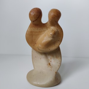 Marmeren sculptuur - ouders met baby - &#39; de vreugde van het ouderschap &#39; - handgemaakt beeld - Crema Cenia Marmer - new born babyshower gift