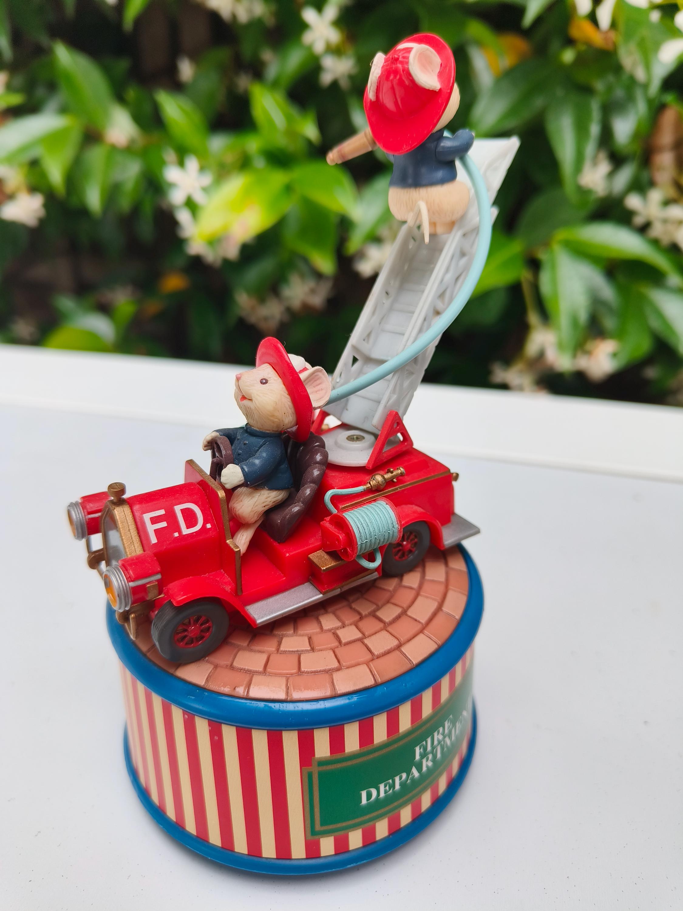 Enesco Music Box - Mice Vintage Wind up Musicbox - Fire Department 
