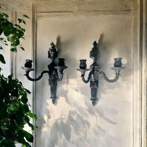 Pair of Antique French Empire Bronze Wall Sconces with Neoclassical Busts – 19th Century Candle Holders