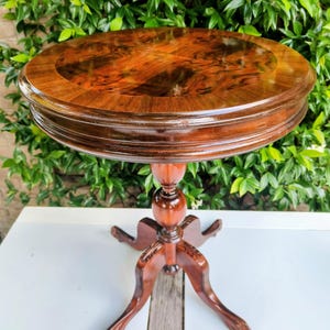 Antique Side Table / Wine Table – Unique Walnut Inlay burlwood – Classic Italian Pedestal Table – Exclusive Italian Vintage Design 1920