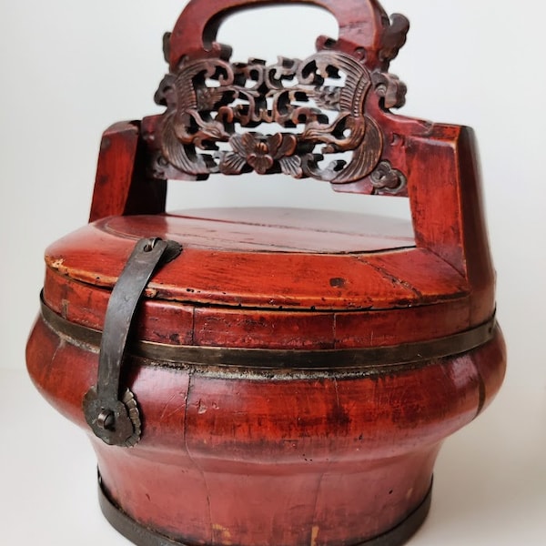 Antique handcarved Chinese weddingbasket / huwelijksmand - 19th century - red painted wood. Asian geisha marriage basket