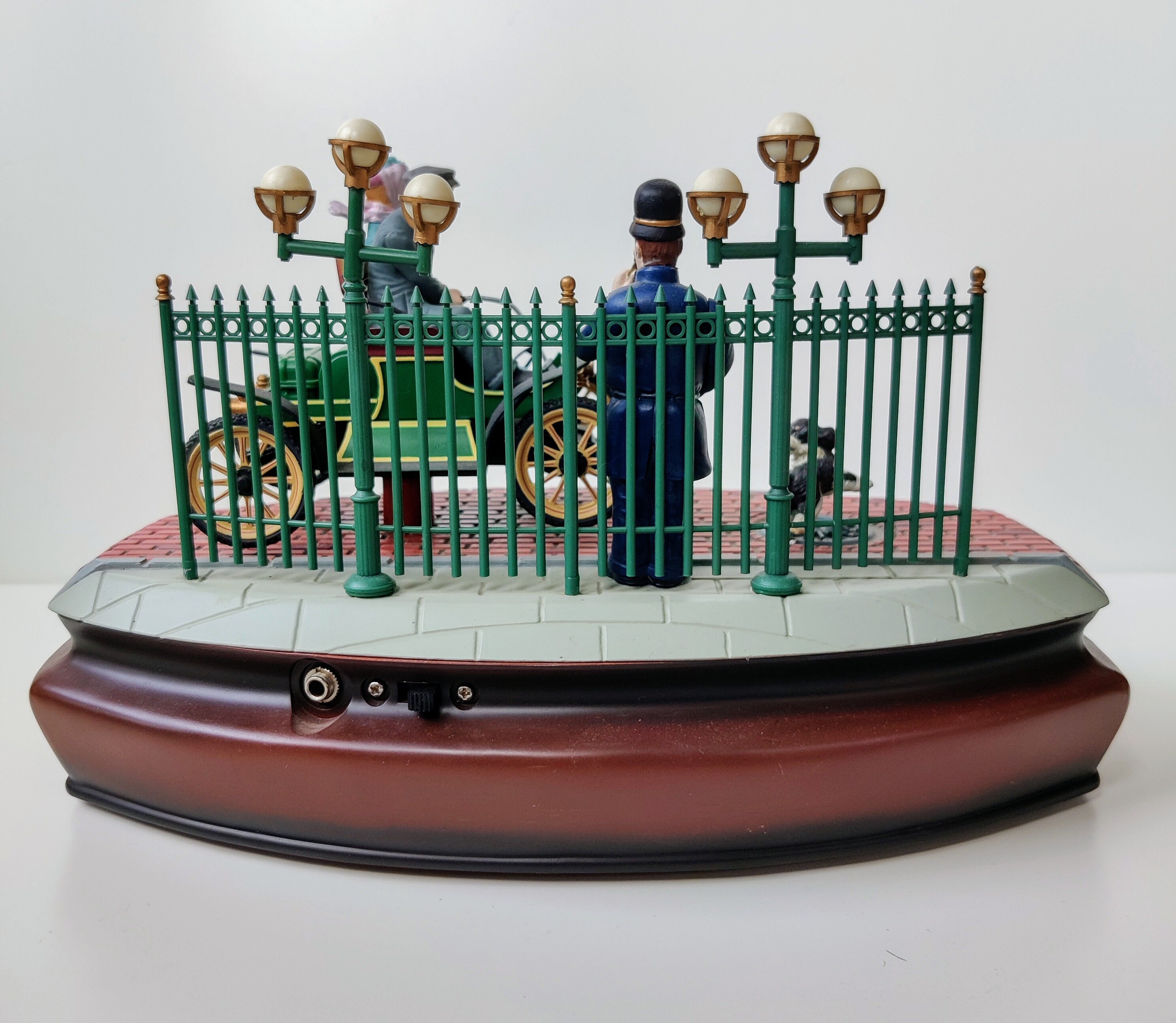 Enesco Music Box Vintage - the Sunday Drive - East Side