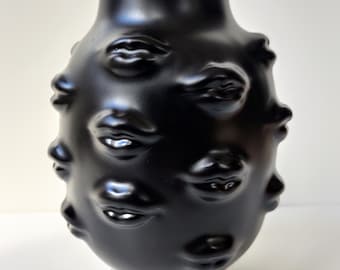 Design vase lips kisses - black kisses vase - Sculpture vase - Jonathan adler inspired - interior design