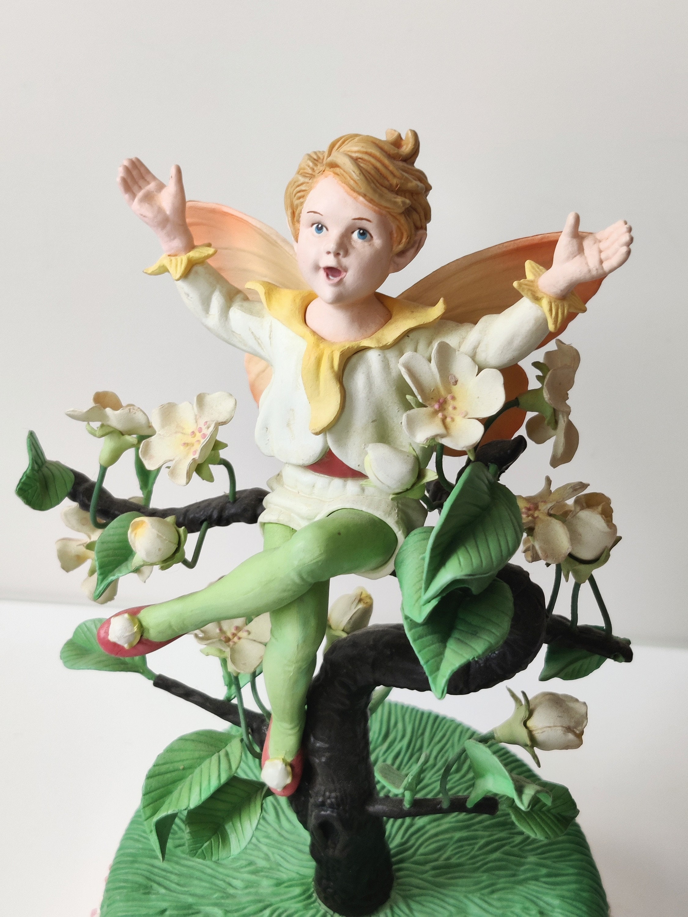 Enesco Music Box Wind-up - Four Seasons Serie - the Pear Blossom