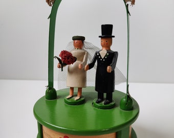 Enesco Vintage Music Box - Happy Anniversary Waltz - best wishes - wedding couple Small world of Music - wind up musicbox wedding present