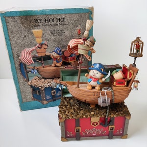 Enesco Vintage Music Box wind-up - Pirate Adventures - Yo! Ho! Ho! - Row, Row, Row You Boat - Treasure Island - Disney - 1980s