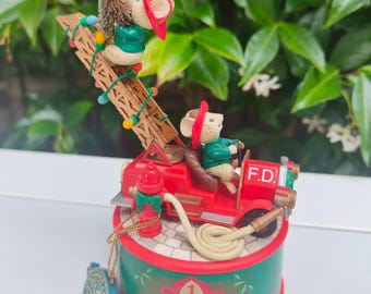 Enesco Mice Vintage Music Box - on Cue the Entertainer - Pool
