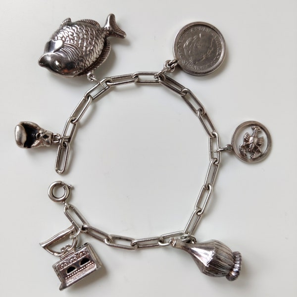 Zilveren Bedelarmband - Nederlands Design - 6 unieke bedels - vintage - Dutch Design Jewellery charm bracelet