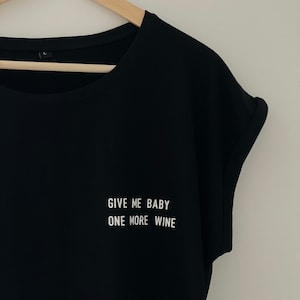Give me baby one more wine Shirt,Wine T Shirt, Wine Shirt, Fashion Shirt, Frauen T-Shirt, Alltag, Geschenk, Lounge wear,Alcohol Quote Bild 2