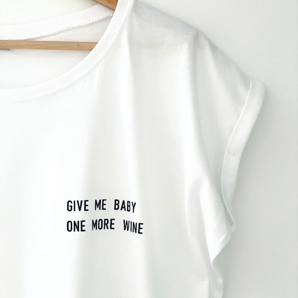 Give me baby one more wine- Shirt,Wine T Shirt, Wine Shirt, Fashion Shirt, Frauen T-Shirt, Alltag, Geschenk, Lounge wear,Alcohol Quote