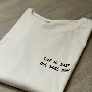 Give me baby one more wine Shirt,Wine T Shirt, Wine Shirt, Fashion Shirt, Frauen T-Shirt, Alltag, Geschenk, Lounge wear,Alcohol Quote Bild 7