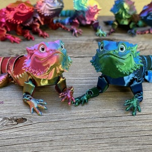3D Printed Articulated Bearded Dragon with Printed Color Eyes