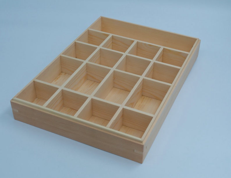 Preschool School Supplies Montessori Waldorf Reggio 17 Compartment Loose Parts Wooden Kids Sorting Tray Wooden Craft Box