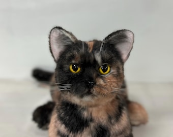 手作りの三毛猫ぬいぐるみ：リアルなコンパニオンギフト（受注生産
