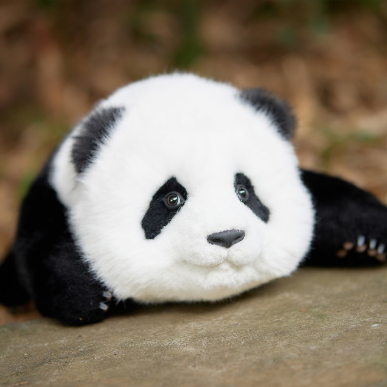 Menglan Panda Plush: Handgjord realistisk följeslagarplyschleksak för husdjur presentset bild 1
