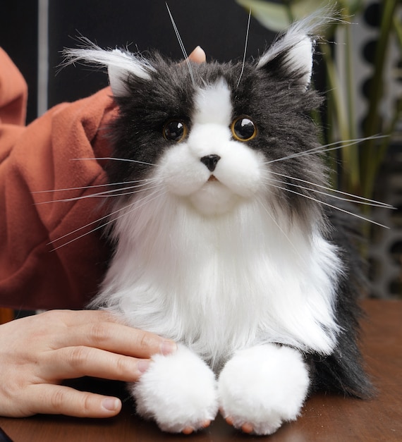 Chongker animaux en peluche fait main Saint-Valentin cadeau réaliste chat  noir en peluche compagnon animal de compagnie cadeau pour femme  anniversaire anniversaire amoureux des chats -  France