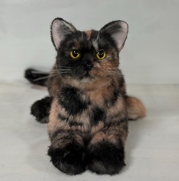 手作りの三毛猫ぬいぐるみ：リアルなコンパニオンギフト（受注生産