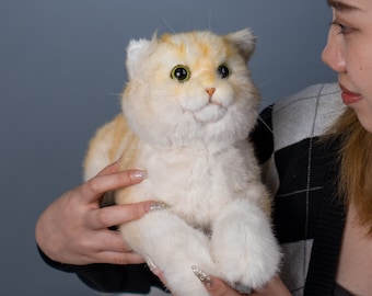 Peluche réaliste fabriquée à la main de chat tigré jaune Chongker, idéale pour le compagnon câlin des collectionneurs, parfaite pour les anniversaires