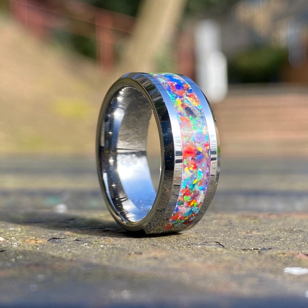 Handgemachter Regenbogen Crushed Opal mit Regenbogen Schimmer. Ehering, Verlobungsring, Versprechensring